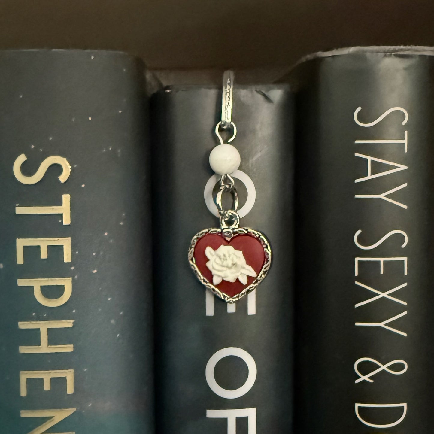 Mini Book Hook - WHITE ROSE